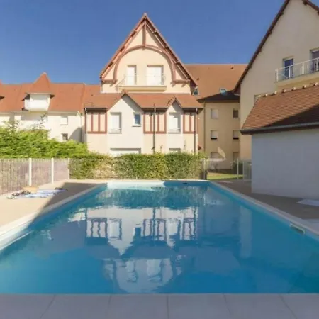 Bel Central Avec Piscine Chauffee, Balcon Et Terrasse - 3 Pieces, 70m², Parking Inclus - Fr-1-465-9