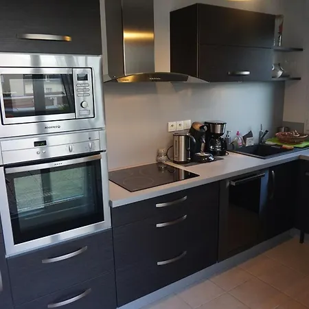 Bel Central Avec Piscine Chauffee, Balcon Et Terrasse - 3 Pieces, 70m², Parking Inclus - Fr-1-465-9 * Merville-Franceville-Plage